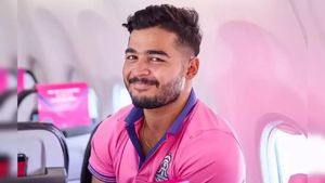 யாராக இருந்தாலும் முகத்திற்கு நேராக பேசுங்கள்.. முன்னாள் வீரர்களை சாடிய ரியான் பராக்.. திமிர் பேச்சு