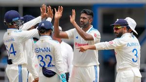 IND vs WI:11 பேரும் புஜாராவா இருங்காங்க.. கொஞ்சம் ரன்னும் அடிங்கய்யா.. நொந்துபோகும் இந்திய பவுலர்கள்