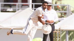 Ind vs WI -ஒரே போட்டியில் 12 விக்கெட்.. அஸ்வின் அசத்தல் சாதனைகள் விவரம்.. ஹர்பஜன் சாதனை முறியடிப்பு