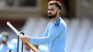 IND vs WI: இந்திய வீரர்களுடன் பயணிக்காத விராட் கோலி.. பெஞ்ச் செய்ததால் கோபமடைந்தாரா.. என்ன காரணம்?