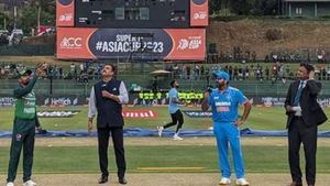 IND vs PAK - டாசில் ரோகித்துக்கு அடிச்ச லக்.. இந்திய அணியில் அதிரடி மாற்றம்.. EX CSK வீரருக்கு இடம்