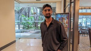 6 விமானம் ஏறி இலங்கை சென்ற வீரர்.. அதற்குள் தொடரில் இருந்தே வெளியேறிய பாக்.. இன்னும் இருக்கு