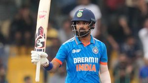 கேஎல் ராகுலின் மாஸ் கம்பேக்.. காயத்திலிருந்து திரும்பிய பிறகு சதம்.. பாக். எதிராக ரன் குவிப்பு
