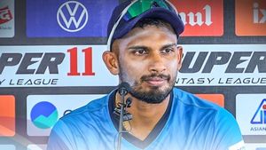 நாங்கள் இப்படித்தான் பைனலுக்கே வந்தோம்.. மரண அடி வாங்கினாலும் எழுவோம்.. கெத்தாக பேசிய இலங்கை கேப்டன்