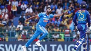 வீடியோ- ஒரே ஓவரில் 4 விக்கெட்.. இலங்கை 12 ரன்களுக்கு 5 விக்கெட் இழந்து தவிப்பு