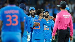 பாகிஸ்தானை அலறவிட்ட இந்தியா.. 228 ரன்கள் வித்தியாசத்தில் வெற்றி.. குல்தீப் அசத்தல் பவுலிங்