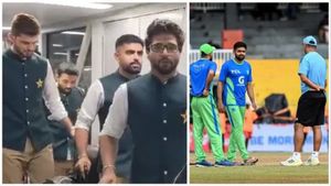 Welcome to India -7 ஆண்டுகளுக்கு பிறகு இந்தியா வந்தது பாகிஸ்தான் கிரிக்கெட் அணி.. ரசிகர்கள் வரவேற்பு