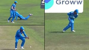 பார்க்கவே அசிங்கமா இருக்கு.. 3 அல்வா கேட்ச்களை விட்ட இந்திய வீரர்கள்.. நேபாளத்துக்கு செம லக்