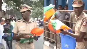 Pak vs AFG போட்டிக்கு இந்திய தேசிய கொடியை எடுத்து செல்ல கூடாதா? போலீசார் மீது நடவடிக்கை