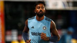 பாண்டியா அணியில் இருந்து அதிகாரப்பூர்வ நீக்கம்.. பெங்களூரில் அவசர சிகிச்சை.. பிசிசிஐ அவசர முடிவு