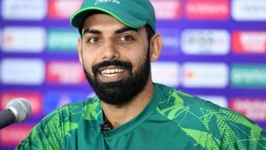 பிரியாணியை வெளுத்து கட்டுகிறோம்.. ஃபீல்டிங்கில் மந்தமாக இருக்க அதுதான் காரணம்.. ஷதாப் கான் ஓபன் டாக்