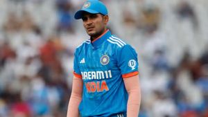 IND vs AUS: டெங்கு காய்ச்சலால் பாதிக்கப்பட்ட நட்சத்திர வீரர்.. புதிய சிக்கலில் சிக்கிய இந்திய அணி!
