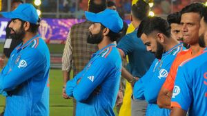 சென்னை சேப்பாக்கம் பிட்ச் போல குஜராத்தில் ரெடி பண்ணுங்க.. இந்திய அணிக்கு ஆப்பு வைத்ததே பிசிசிஐ தான்