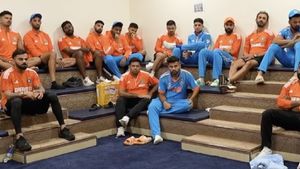 வீடியோ: ஓய்வறையை பார்க்கவே முடியல.. கண்ணீருடன் இந்திய வீரர்கள்.. பரிதாபமாக அமர்ந்திருந்த விராட் கோலி