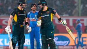 IND vs AUS : யாருப்பா நீ ஆஸ்திரேலியாவுக்கே தண்ணி காட்டுற.. குல்தீப் யாதவை மிஞ்சிய இளம் பவுலர்