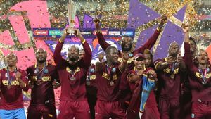கிரிக்கெட் சூதாட்டத்தில் ரூ.62 ஆயிரம் வாங்கிய புகார்.. உலககோப்பை வென்ற வெஸ்ட் இண்டீஸ் வீரருக்கு தடை