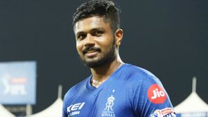 IND vs SA : 8 ஆண்டுகள் காத்திருப்பு.. 14வது இன்னிங்ஸ் சஞ்சு சாம்சன் அடித்த சதம்.. முதல் கேரளா வீரர்!