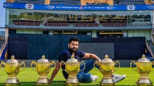 குயில புடுச்சி கூண்டில் அடைச்சி கூவச் சொல்கிற உலகம்.. இனி மும்பையில் டம்மி பாம்பாக மாறிய ரோகித்