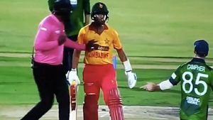 ZIM vs IRE பரபர வீடியோ - பேட்டால் அடிக்க சென்ற ஷிக்கந்தர் ராசா.. 2 போட்டிகளில் விளையாட ஐசிசி தடை