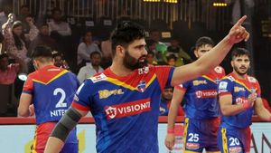 புரோ கபடி லீக் : கபடியில் சரித்திரம்.. யாரும் செய்யாததை செய்து காட்டிய பர்தீப் நார்வால்.. சூப்பர் 10 சாதனை