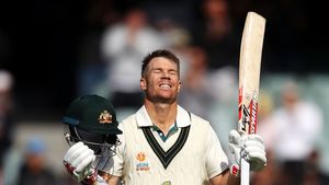 Pak vs Aus - அல்வா கேட்சை மிஸ் செய்த பாக். வீரர்கள்.. டேவிட் வார்னர் படைத்த வரலாற்று சாதனை