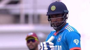 IND vs SA : பிசிசிஐ-க்கு கரியைப் பூசிய சஞ்சு சாம்சன்.. முதல் சர்வதேச சதம் அடித்து பதிலடி