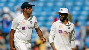 IND vs ENG - அஸ்வின் ஜடேஜா படைக்க போகும் மகத்தான சாதனை.. இந்தியாவின் நம்பர் 1 பவுலிங் கூட்டணி