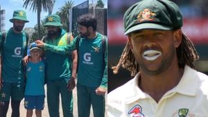 AUS vs PAK : பாகிஸ்தான் அணியுடன் சேர்ந்த ஆண்ட்ரூ சைமண்ட்ஸ் மகன்.. வியப்பில் கிரிக்கெட் ரசிகர்கள்