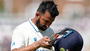 IND vs ENG : புஜாராவை டீமில் எடுக்க முடியாது.. அடம்பிடித்த ரோஹித்.. கழட்டி விட்ட பிசிசிஐ