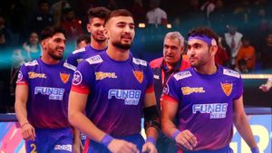 PKL 10 : ஆஷு மாலிக் அதிரடி ரெய்டு.. ஆடிப் போன குஜராத் ஜெயன்ட்ஸ்.. டபாங் டெல்லி அபார வெற்றி