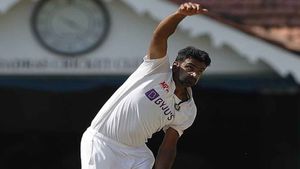 இங்கிலாந்து அடித்தது நல்ல ஸ்கோர் தான்.. நாளை இது நடந்தால் இந்தியாவுக்கு நல்லது - அஸ்வின் கருத்து