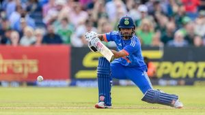 IND vs ENG : ஸ்ரேயாஸ் ஐயருக்கு ஆப்பு.. கண்டித்த பிசிசிஐ.. டெஸ்டில் அறிமுகமாகும் ரிங்கு சிங்?