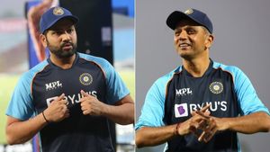 மீண்டும் மீண்டும் அதே தப்பு.. ரோகித் - டிராவிட் கூட்டணியை தூக்கிருங்க.. கொந்தளிக்கும் ரசிகர்கள்!