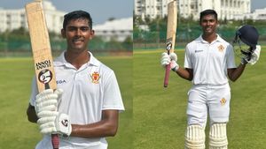 கர்நாடக வீரர் 404* ரன்கள் குவிப்பு.. 46 பவுண்டரி, 3 சிக்சர் விளாசிய 19 வயது வீரர்..யார் இந்த பிராகர்