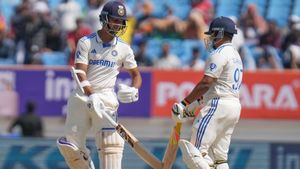 IND vs ENG : ரன் ஓட மறுப்பது ஏன்? ஜெய்ஸ்வாலை திட்டிய சர்பராஸ் கான்.. மும்பை பாய்ஸ் அட்டகாசம்!