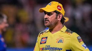 IPL 2024 : சிஎஸ்கே-வுக்கு சிக்கல்? ஆபீஸுக்கு வந்த அமலாக்கத்துறை.. தோனி என்ன செய்தார்?