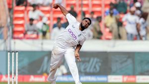 IND vs ENG : முஸ்லீம் வீரருக்கு மீண்டும் பிரச்சினை.. டென்ஷன் ஆன இங்கிலாந்து அணி.. தொடரும் சிக்கல்