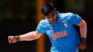 U19 World Cup : 14 கிமீ சைக்கிள் பயணம்.. விவசாயி மகன் டூ இந்திய யு19 ஹீரோ.. யார் இந்த ராஜ் லிம்பானி?