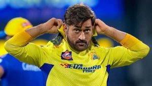 தோனியை பார்த்து இந்த வீரர் காப்பி அடிக்கிறார்..வரும் ஐபிஎல் தொடரிலும் பெரிய தாக்கத்தை ஏற்படுத்துவார்