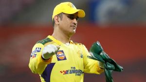 IPL 2024 : முடியலடா எப்பா.. ரசிகர்களை மீண்டும் ஏமாற்றிய தோனி.. புது ரோல் என்று சொன்னது இதுதானா!