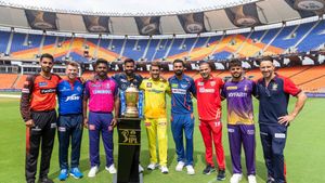 IPL - முதல் சீசனில் இருந்து 17வது சீசன் வரை விளையாடிய 5 வீரர்கள்.. இவங்களாம் இன்னும் இருக்காங்களா?