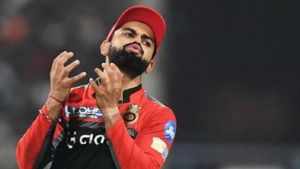 விராட் கோலியால் மட்டும் ஆர்சிபிக்கு கோப்பையை வாங்கி தர முடியாது.. உங்க பிரச்சினையே இதான்- டாம் மூடி