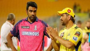 CSK vs RCB : வேற லெவல் டிமாண்ட்.. யாராவது எனக்கும் டிக்கெட்ஸ் கொடுங்கப்பா.. மகளுக்காக அஸ்வின் பதிவு!