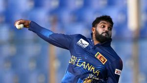 கிரிக்கெட் வரலாற்றிலேயே இப்படி ஒரு சம்பவம் நடந்ததில்லை.. இலங்கை வீரர் செயலால் வாயடைத்துப் போன ஐசிசி