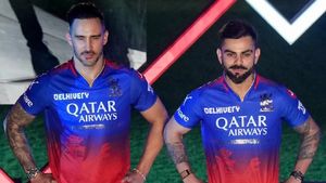 CSK vs RCB : கடைசி 5 ஓவரில் 71 ரன்கள்.. ஹீரோவான தினேஷ் கார்த்திக்.. வள்ளலாக மாறிய துஷார் தேஷ்பாண்டே!