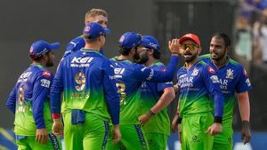 KKR vs RCB : கடைசி 5 ஓவரில் 73 ரன்கள்.. சொதப்பிய சிராஜ், யாஷ் தயாள்.. ஆர்சிபி அணிக்கு சாதனை இலக்கு!