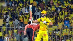 வாங்கிய ரூ.14 கோடிக்கு உருப்பிடியான ஆட்டம்.. IPL-ல் Daryl mitchell முதல் அரைசதம்.. 162 ஸ்ட்ரைக்ரேட்!