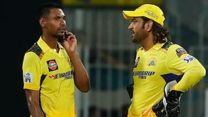 IPL 2024 : அவசர அவசரமாக நாடு திரும்பிய சிஎஸ்கே வீரர்.. காரணமே இதுதான்.. சென்னை அணிக்கு புதிய சிக்கல்