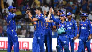 MI vs RCB : டாஸிலும் ஏமாற்றியதா மும்பை? நாணயத்தை திருப்பிய ஸ்ரீநாத்.. வெளியான அதிர்ச்சி வீடியோ!