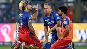 IPL 2024 : இதுக்கா ஐபிஎல் ஆட வந்தோம்.. சோகத்தில் ஆர்சிபி வீரர்கள்.. இனி ஒரு தப்பு நடந்தாலும் சோலி முடிந்தது